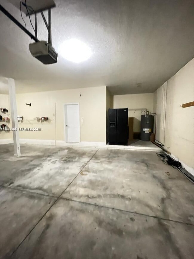 Building Photo - 19183 N Hibiscus St