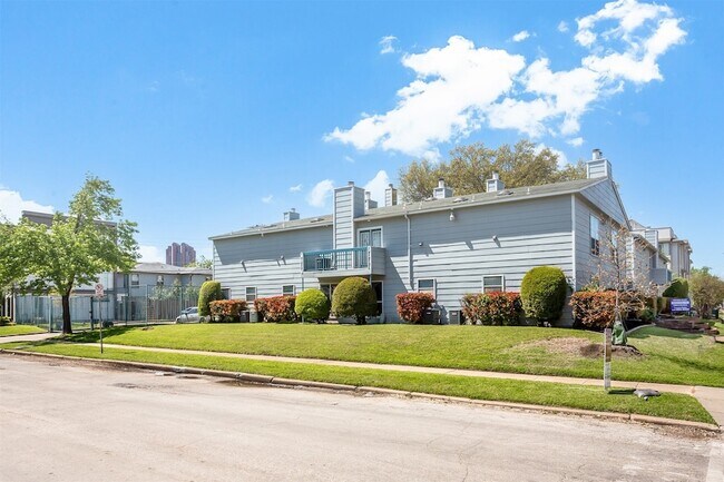 Building Photo - 1901 N Fitzhugh Ave