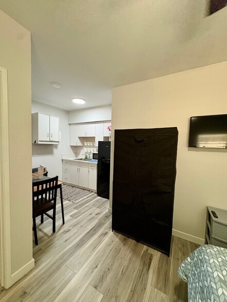 Building Photo - 28409 Victoria Rd