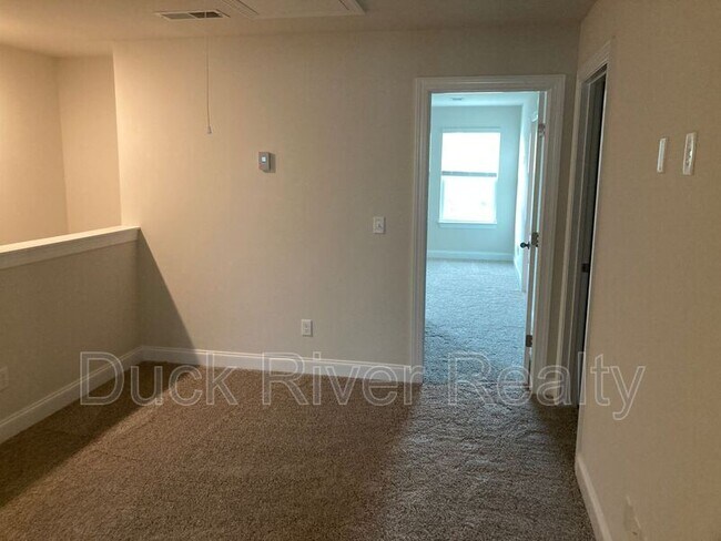 Building Photo - 922 Oak Rdg Ln