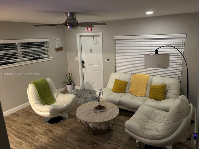 Building Photo - 5289 N Andrews Ave