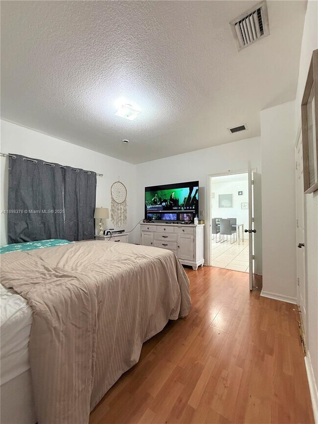 Building Photo - 10984 SW 182nd Ln