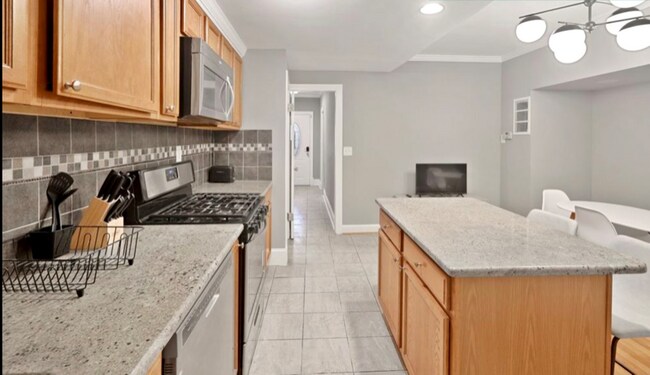 Building Photo - 1401 Trinidad Ave NE