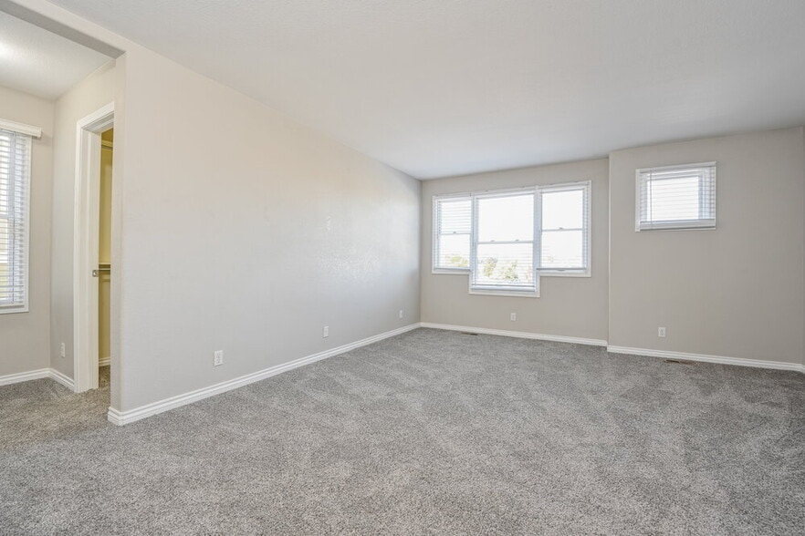 Building Photo - 4376 Foxberry Dr