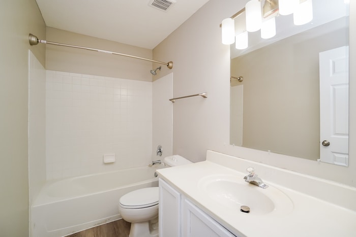 Building Photo - 1497 Westbrook Dr