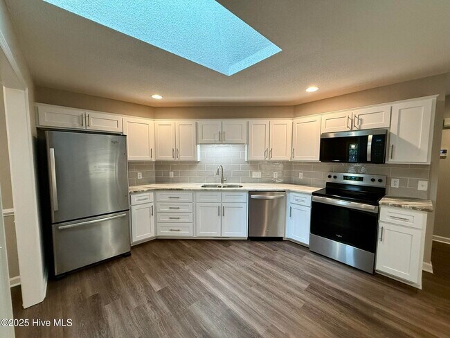 Building Photo - 1475 Monticello Dr