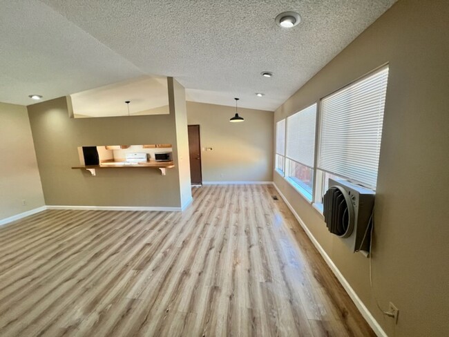 Building Photo - Darling 3 bedroom in North West Reno owner...