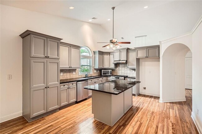 Building Photo - 1873 Jameson Cir NE