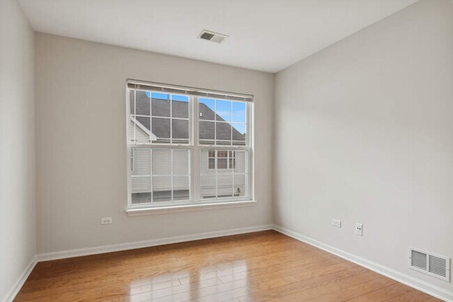 Building Photo - 690 Mill Cir