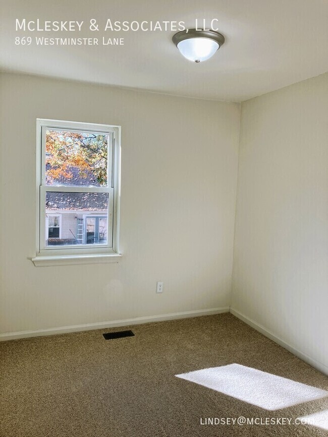 Building Photo - 869 Westminster Ln