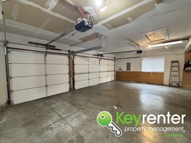 Building Photo - Spacious 5-Bedroom Home in Secluded Cul-De...