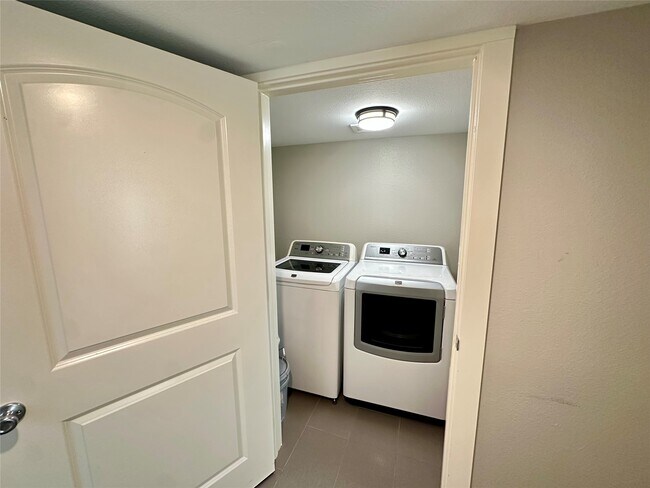 Building Photo - 1304 Ave N Ursuline St