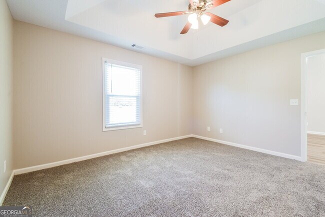 Building Photo - 761 Woodwind Dr