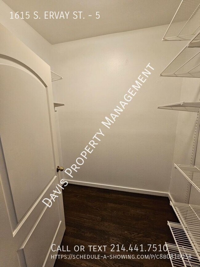 Building Photo - 1615 S Ervay St