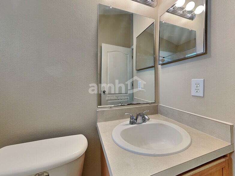 Building Photo - 4214 Hartford Lake Dr