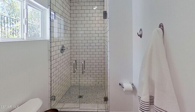 Building Photo - Absolutely adorable 1 bedroom, 1 bath gues...