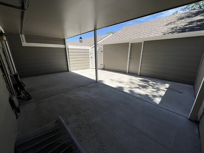 Building Photo - 7052 E Briarwood Dr