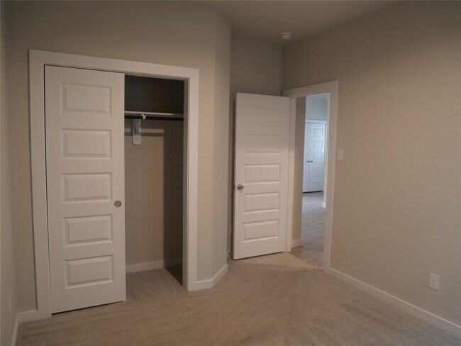 Building Photo - 2722 Oakleaf Ash Ln