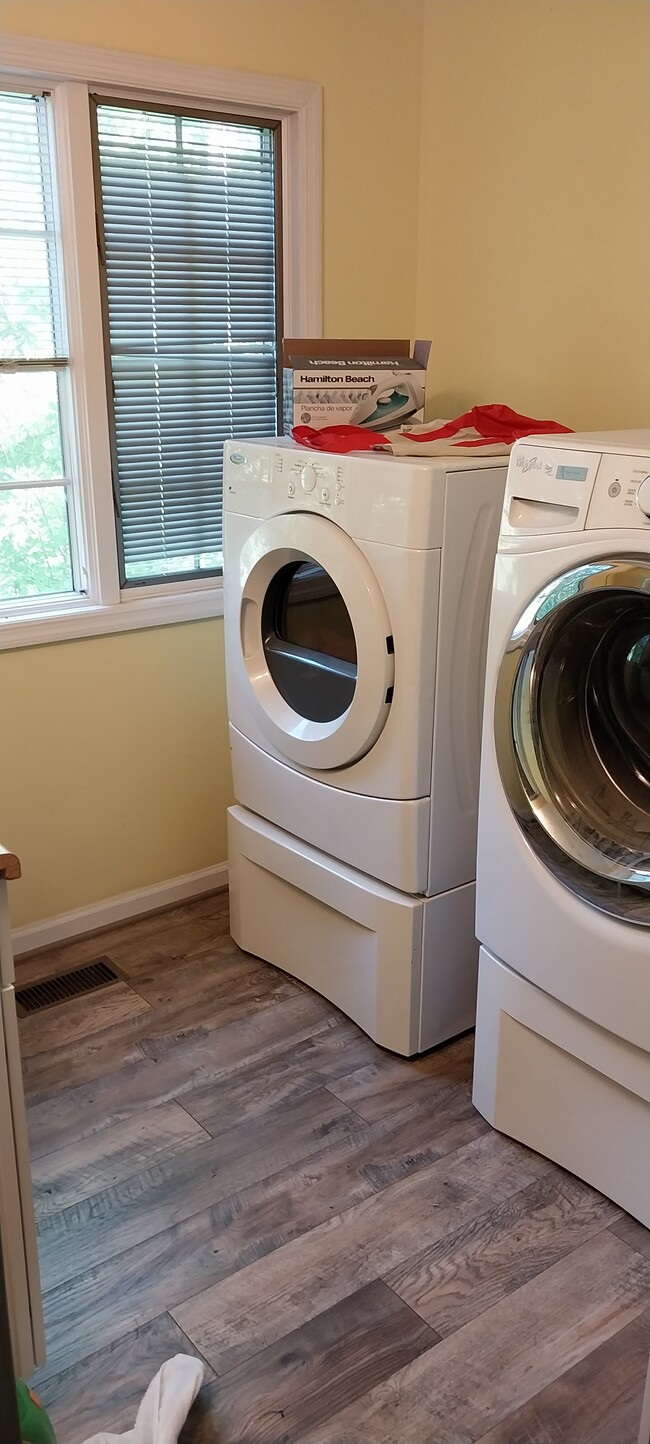 laundry - 1600 Woodland Way