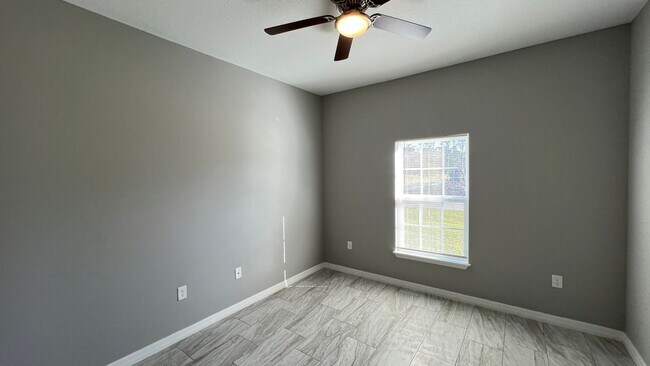 Building Photo - Beautiful 3 Bedroom Palm Bay Home with Upgrades & No Water Bill!