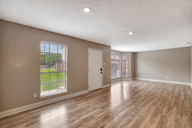 Building Photo - 3826 Willow Springs Ln