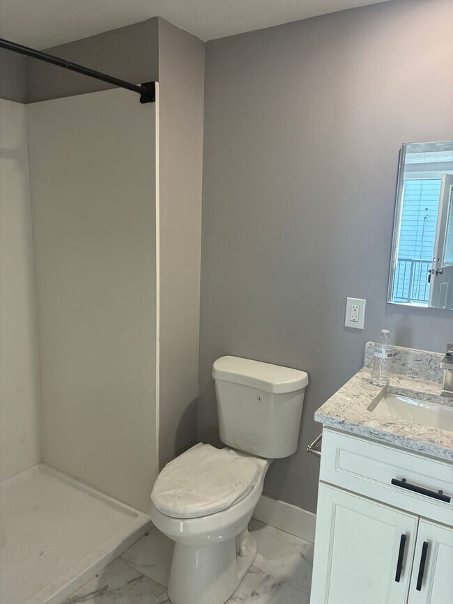 Building Photo - 352-354 Ermine Way