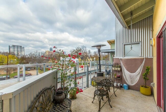 Building Photo - 41 Waller St