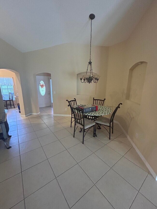 Building Photo - 5229 N Piper Cir
