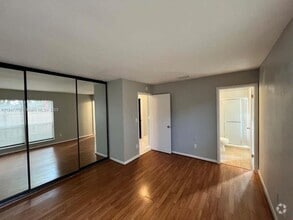 Building Photo - 621 NE Helicon Ln