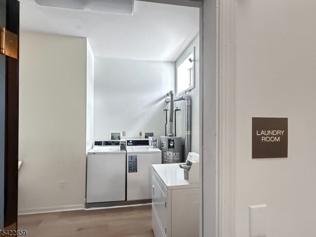 Building Photo - 403 S Main St