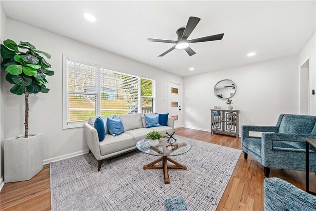 Building Photo - 801 N Evelyn Pl NW