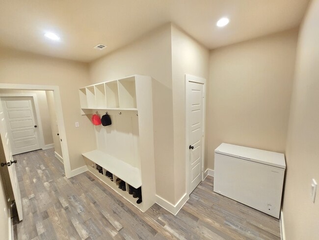 Building Photo - 2716 Brigham Ln