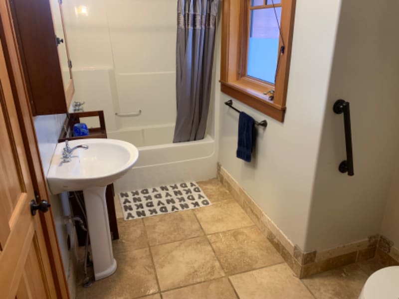 Building Photo - 1005 Creekview Dr