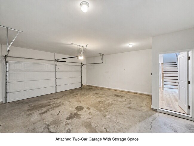 Building Photo - Spacious 4BR/3BA Home with First Floor Suite &  Loft