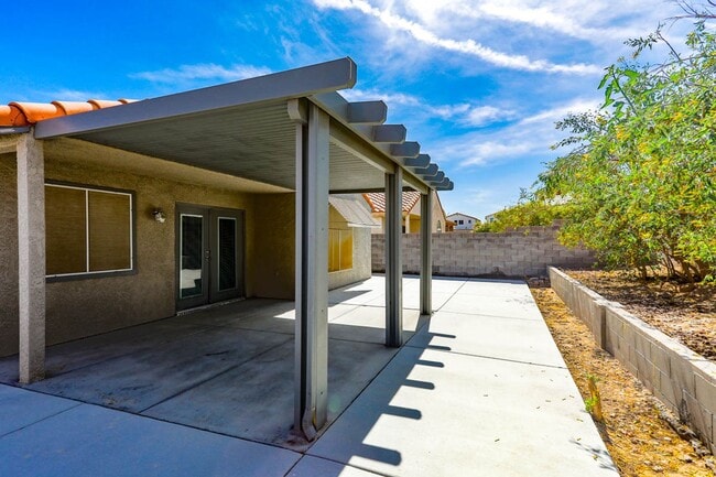 Building Photo - 3 Bed, 2 Bath Single Story West Vegas Beauty