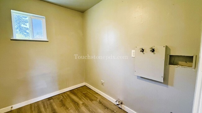 Building Photo - Beautifully Remodeled Home in Near Powell ...
