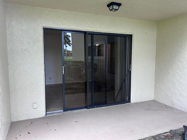 Building Photo - 1525 Lake Crystal Dr
