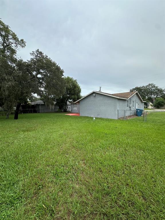 Building Photo - 1529 Larkin Rd