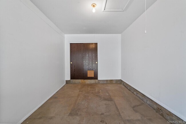 Building Photo - 164 Carriage Ct