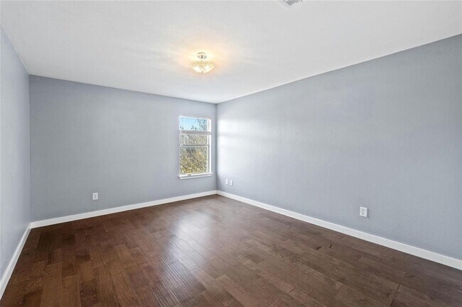 Building Photo - 11 White Magnolia Cir