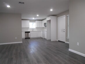 Building Photo - 1547 Greenfield Rd