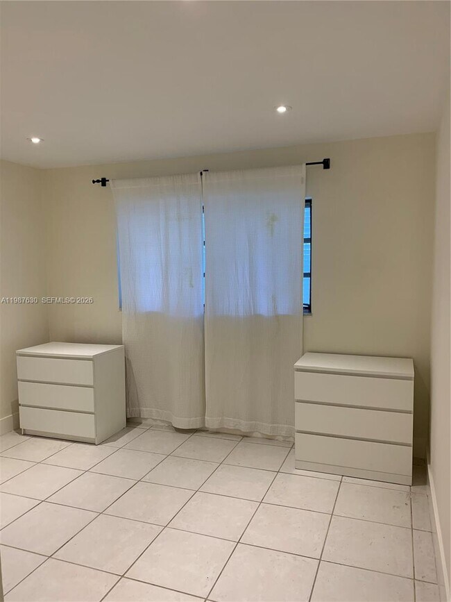 Building Photo - 1200 Mariposa Ave