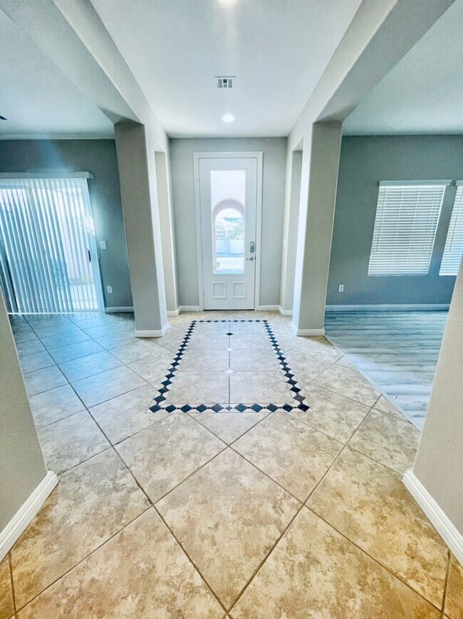 Building Photo - AMAZING SINGLE STORY HOME IN “AGE RESTRICT...
