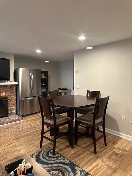 Building Photo - 9501 Draycott Ct