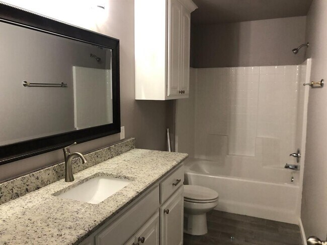 Building Photo - 1540 W Savannah Cir