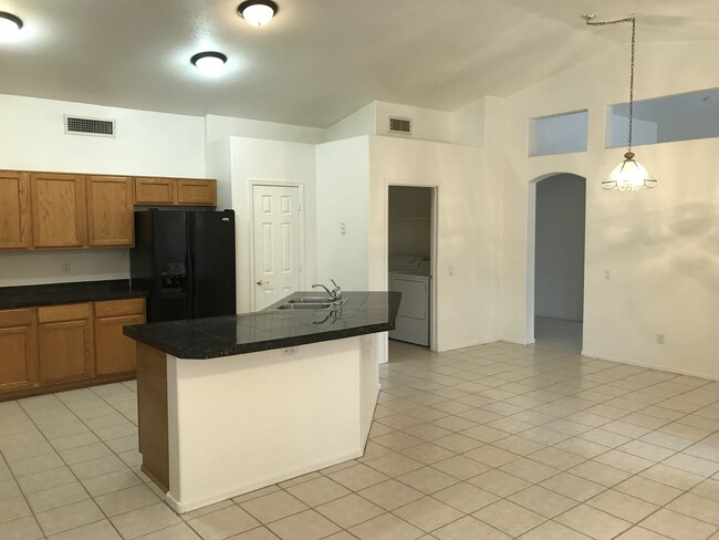 Building Photo - Chandler 4 Bed, 2 Bath Single Level Home w...