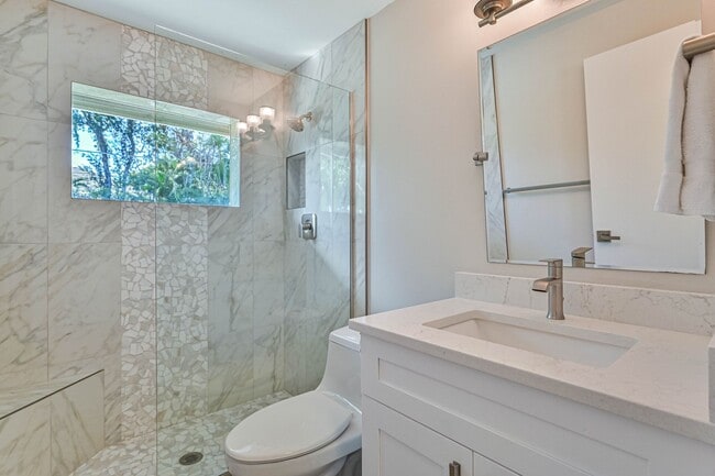 Building Photo - ** Charming Villa in Bonita Springs ~ Completely Renovated ~ Furnished ~ 1 Car Garage **