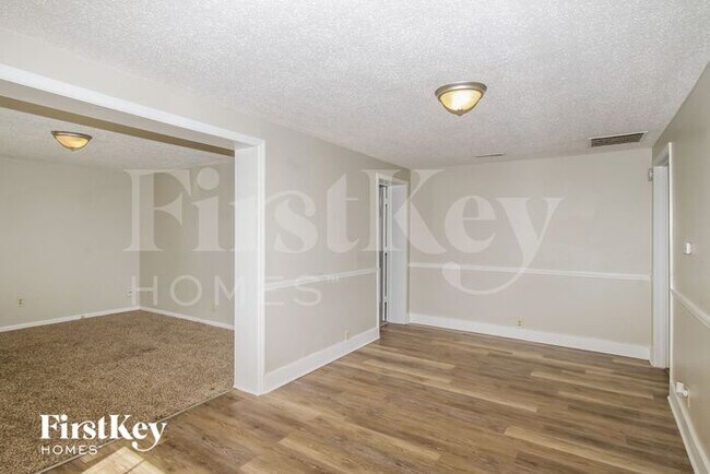 Building Photo - 5826 E 19th St