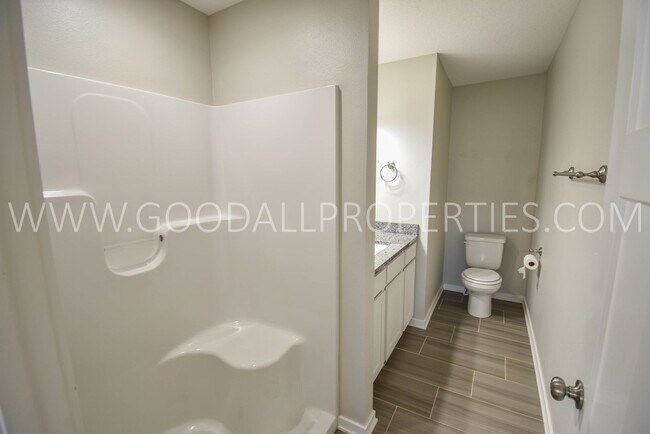 Building Photo - Summer rent special: $250 off the first two months rent! Modern Ankeny Townhome with Two Primary ...