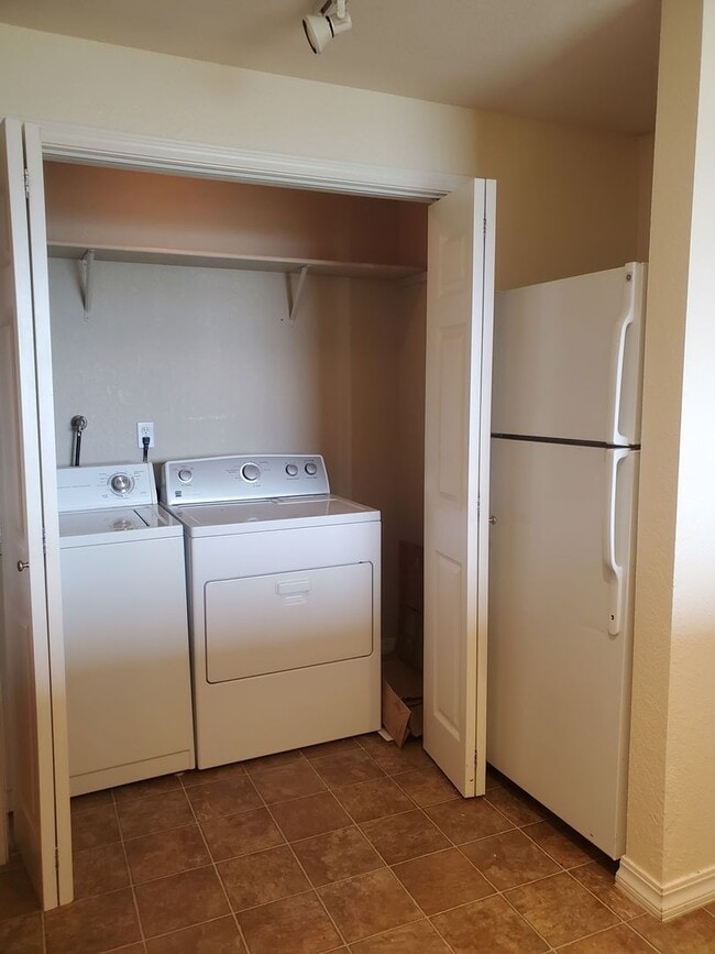 Building Photo - 2 Bedroom Condo At Sunn Fjord Condominiums...